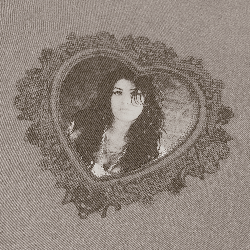 Amy Winehouse - Heart Frame Tee